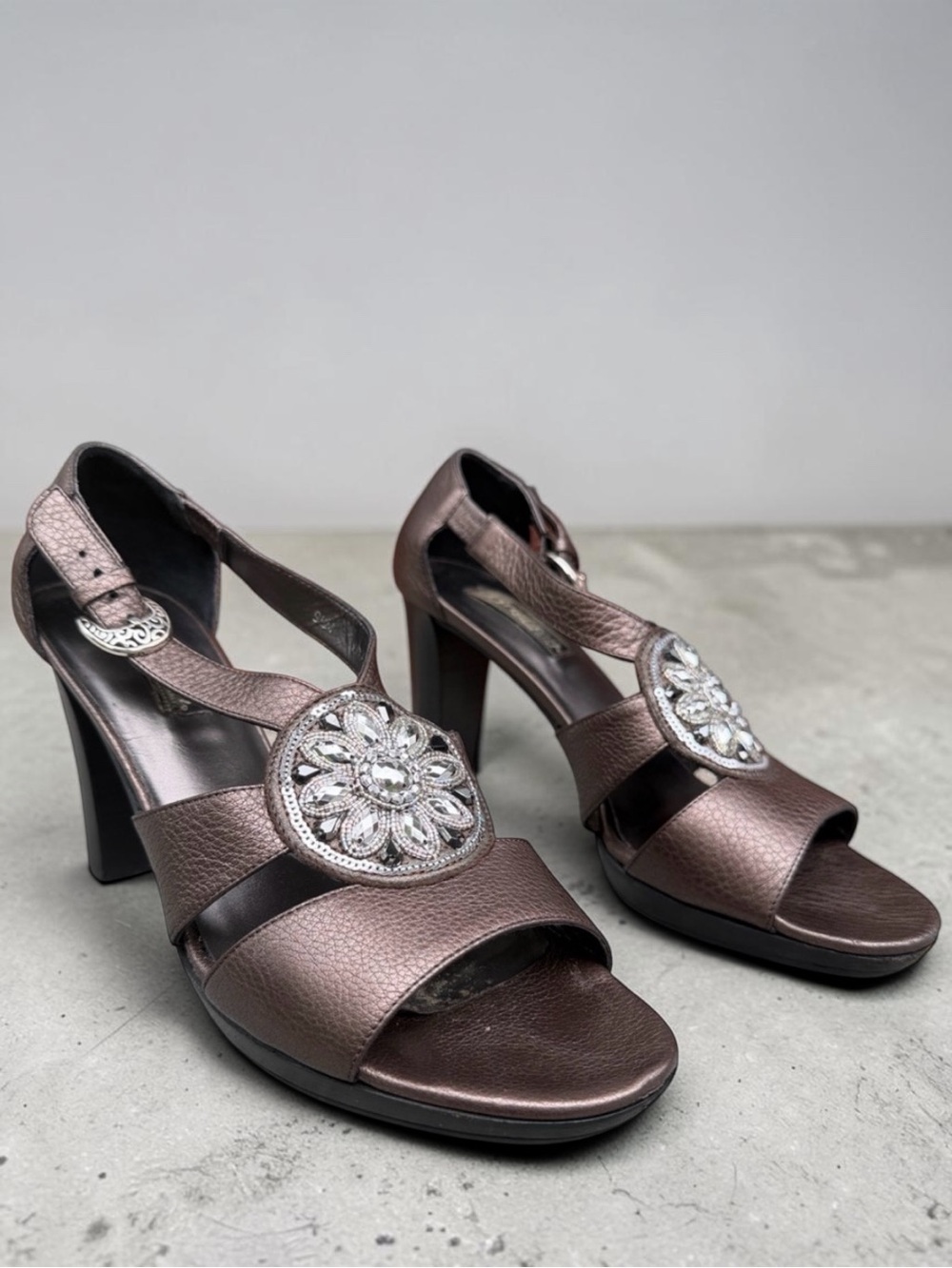 Brighton Viva Metallic Bronze & Silver Accent Embellished Floral heels Size 9.5